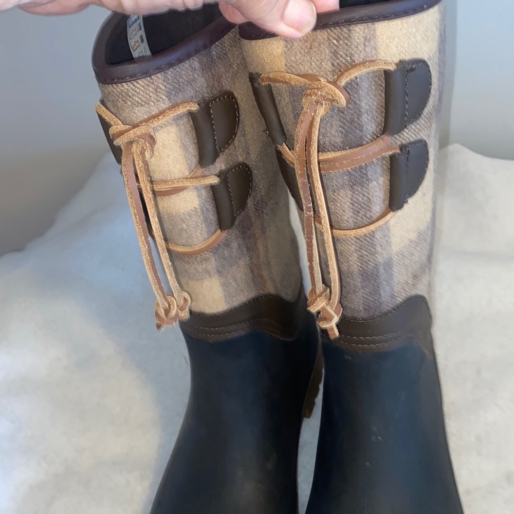 Beautiful Kamik waterproof lined boots - Picture 3 of 11